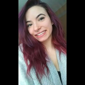 Meet your Posher, Caitlin